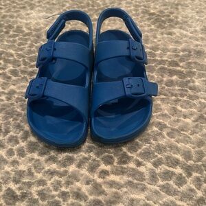 Gap size 9 rubber flip flops with Velcro backs